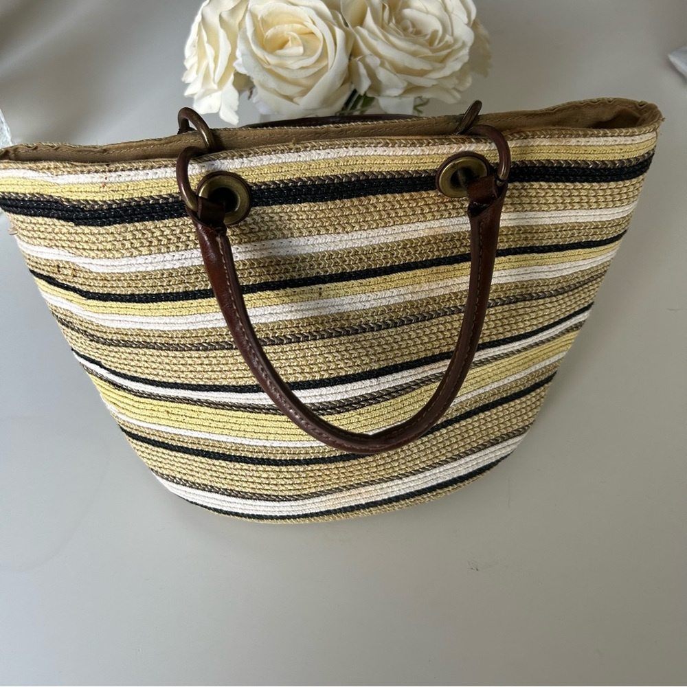 Woven double handle bucket bag - Picture 4 of 11